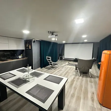 Home Fine Home Cinema Kischinau Exterior foto